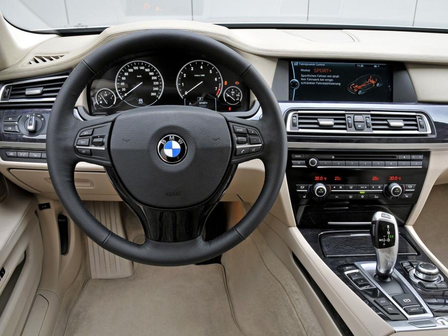  BMW 750Li 2008 года  (фото 7 из 16)